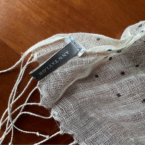 (2 for $30) Ann Taylor linen scarf - Picture 4 of 4